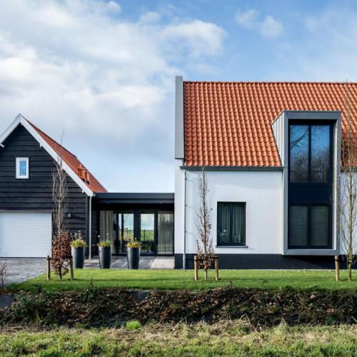 Vrijstaande woning met garage in Noordgouwe